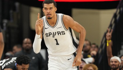 开云体育-韦德：你不懂文班下一步会做什么 他有着外星人一样的神秘感